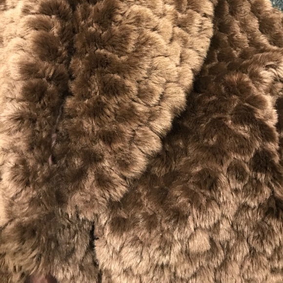 Crop brown fur jacket - Picture 2 of 4